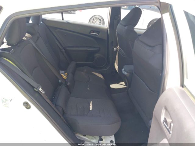 Toyota Prius Le Image 6