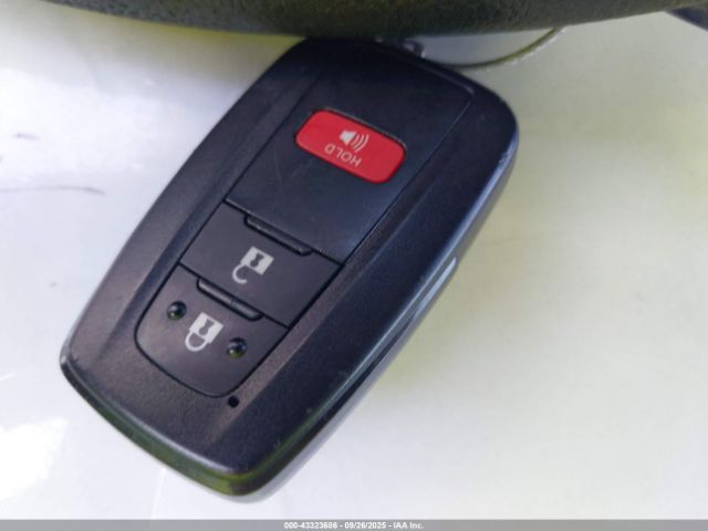 Toyota Prius Le Image 16