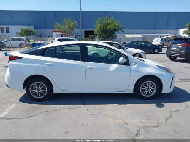 Toyota Prius Le Image 9