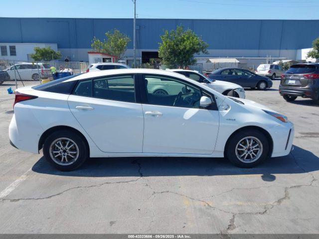 Toyota Prius Le Image 9