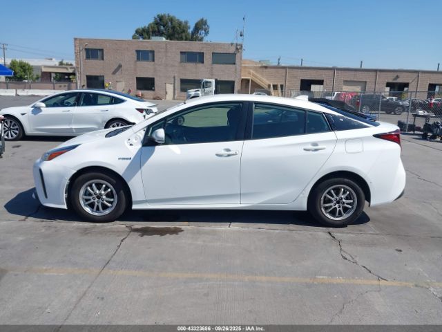 Toyota Prius Le Image 14