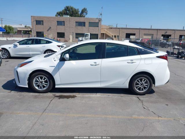 Toyota Prius Le Image 14