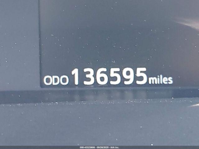 Toyota Prius Le Image 15