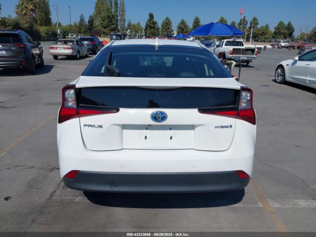 Toyota Prius Le Image 10