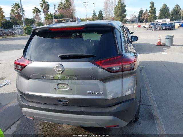 Nissan Rogue Sv Intelligent Awd Image 2