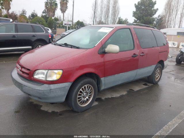 Toyota Sienna Le Image 8