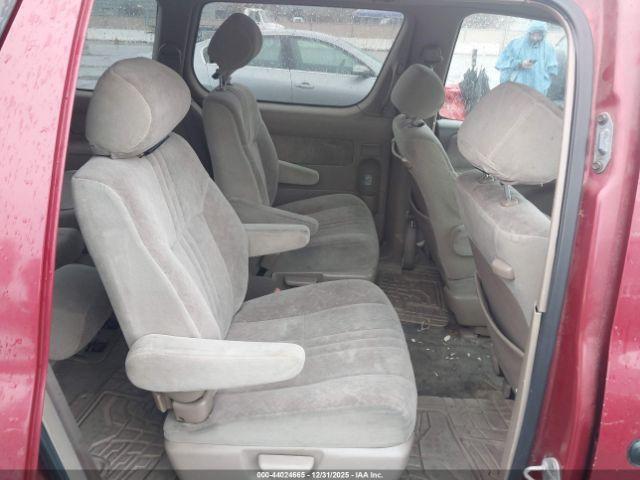 Toyota Sienna Le Image 10