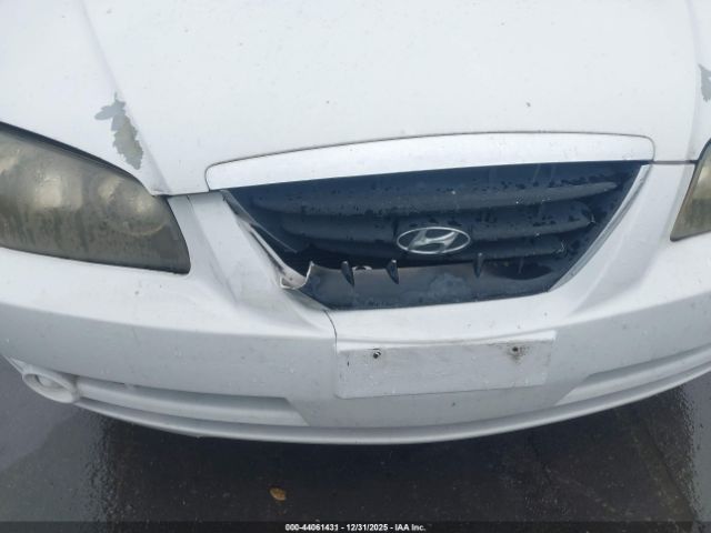 Hyundai ELANTRA Image 11