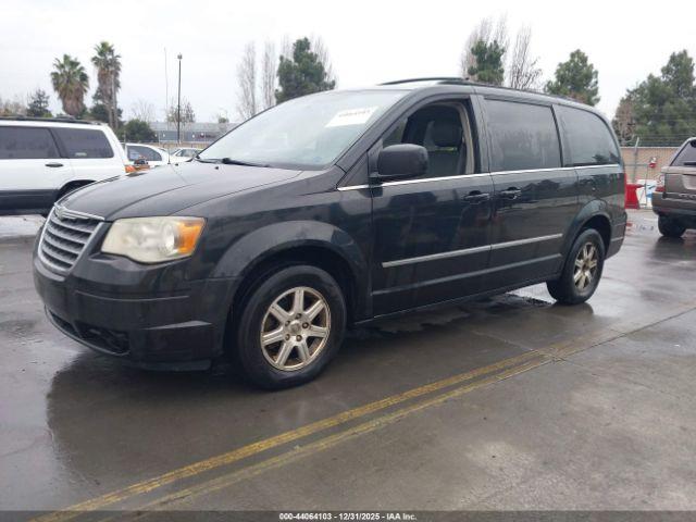 Chrysler Town & Country Touring Image 3