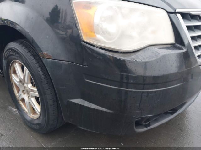 Chrysler Town & Country Touring Image 4