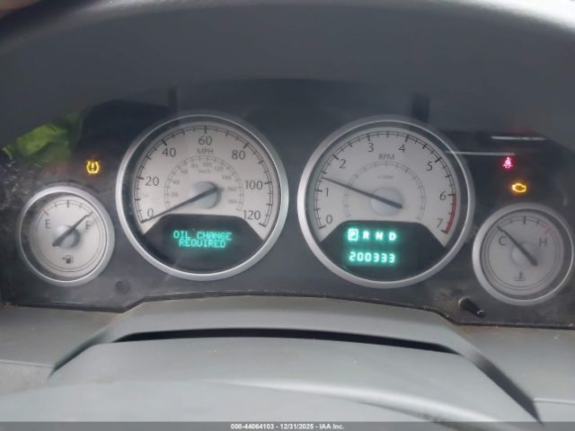 Chrysler Town & Country Touring Image 5