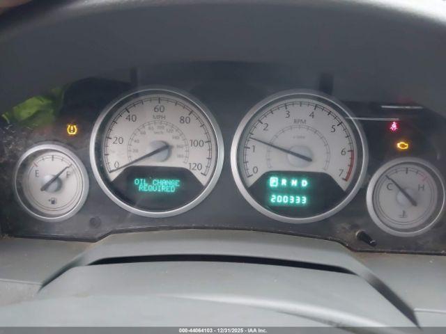 Chrysler Town & Country Touring Image 5