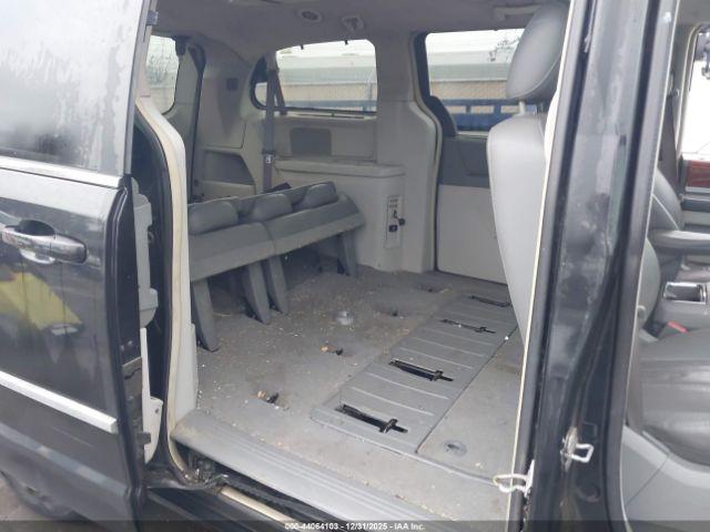 Chrysler Town & Country Touring Image 13