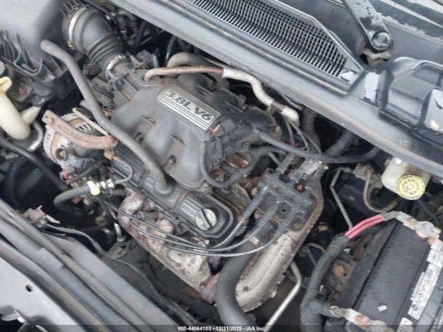 Chrysler Town & Country Touring Image 8