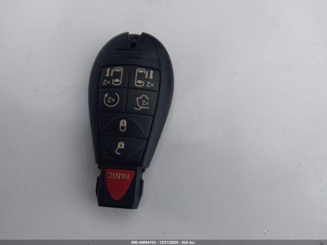 Chrysler Town & Country Touring Image 12