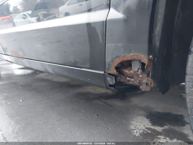 Chrysler Town & Country Touring Image 10