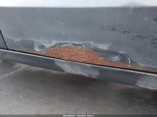 Chrysler Town & Country Touring Image 11