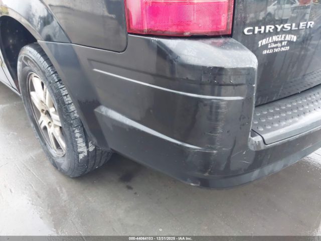 Chrysler Town & Country Touring Image 14