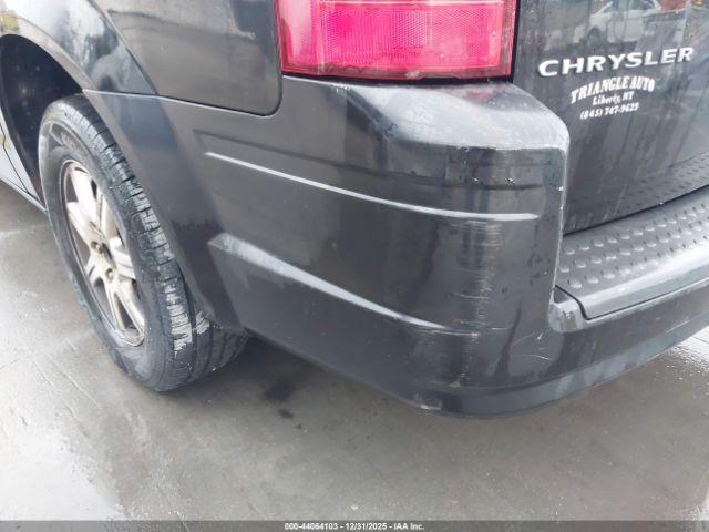 Chrysler Town & Country Touring Image 14