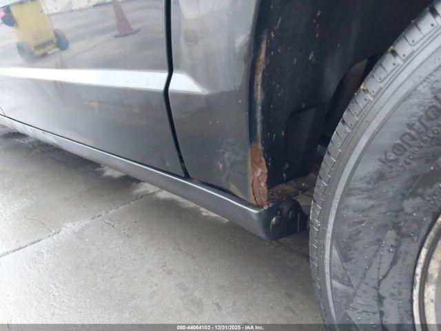 Chrysler Town & Country Touring Image 16