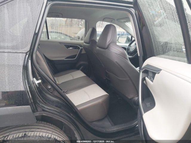 Toyota RAV4 Adventure Image 4