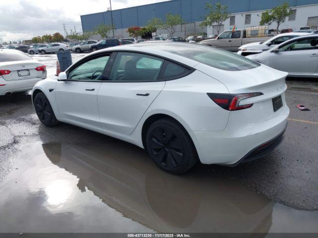 Tesla Model 3 Image 10