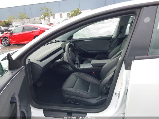 Tesla Model 3 Image 14