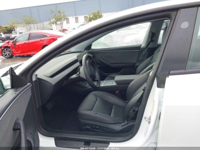 Tesla Model 3 Image 14