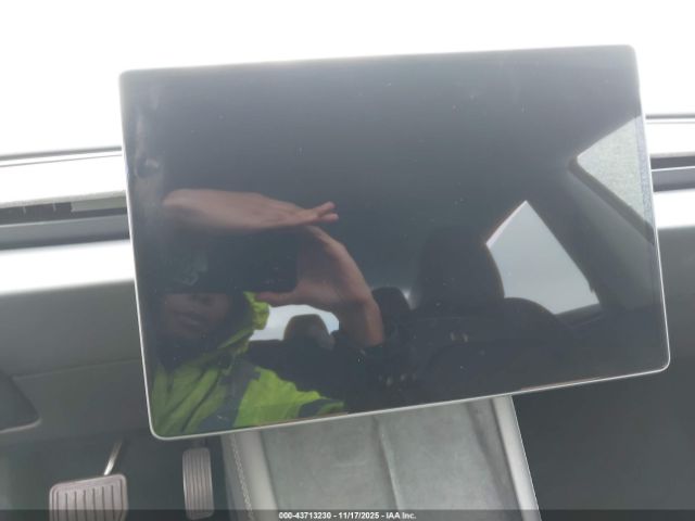 Tesla Model 3 Image 9