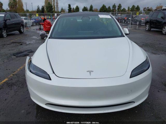 Tesla Model 3 Image 5