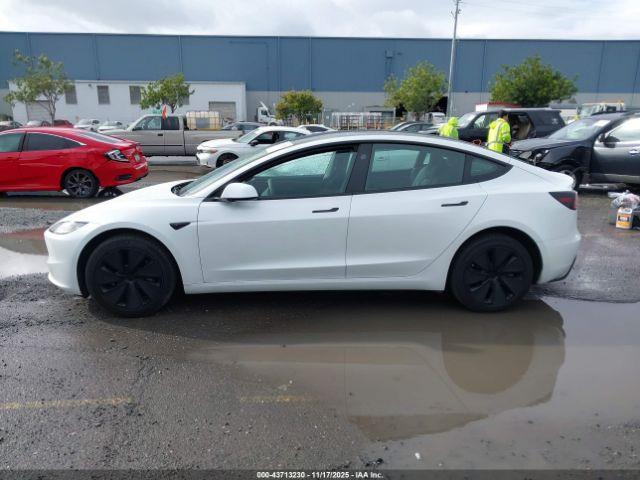 Tesla Model 3 Image 13