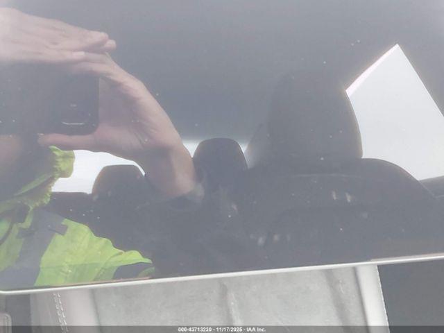 Tesla Model 3 Image 4