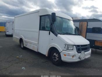  Salvage Isuzu Commercial Van