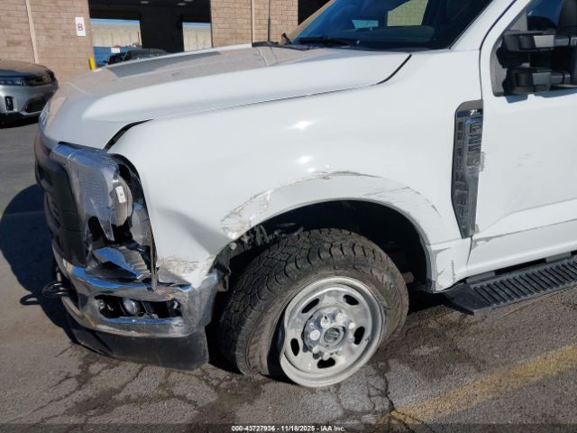Ford F-250 Xl Image 3