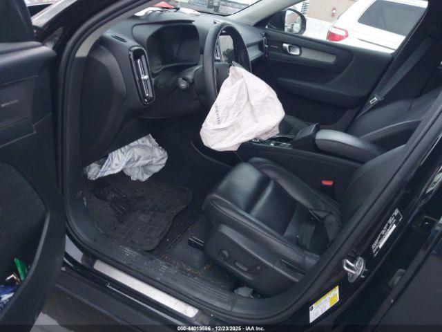 Volvo XC40 B5 Ultimate Bright Theme Image 2