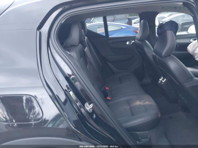 Volvo XC40 B5 Ultimate Bright Theme Image 3