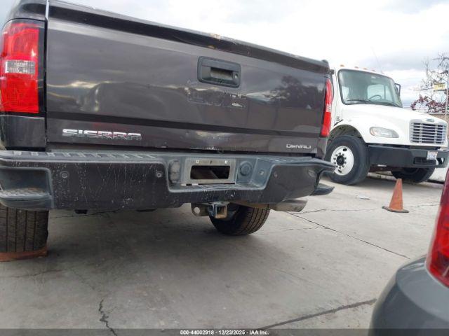 GMC Sierra 1500 Denali Image 5