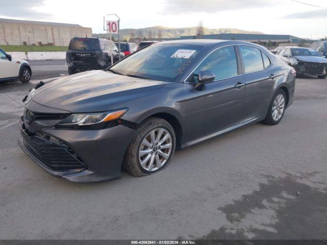 Toyota Camry Le Image 10