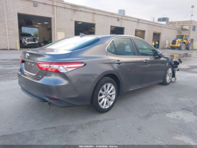 Toyota Camry Le Image 7