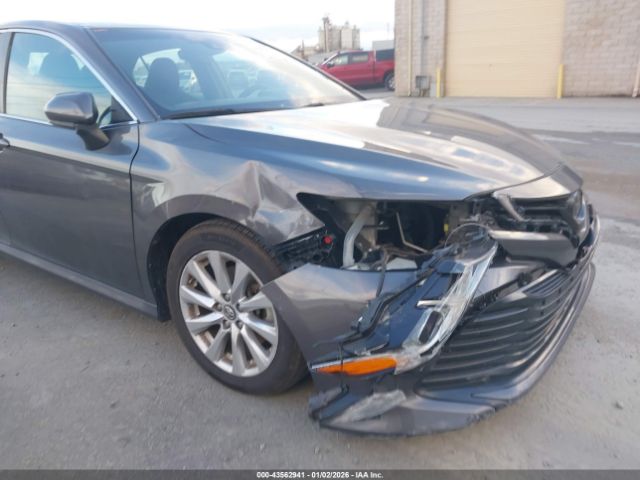 Toyota Camry Le Image 13