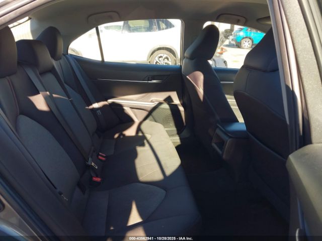 Toyota Camry Le Image 14