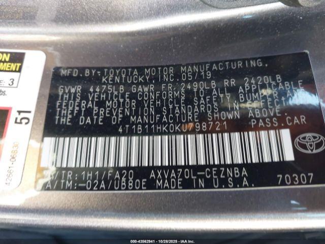 Toyota Camry Le Image 11