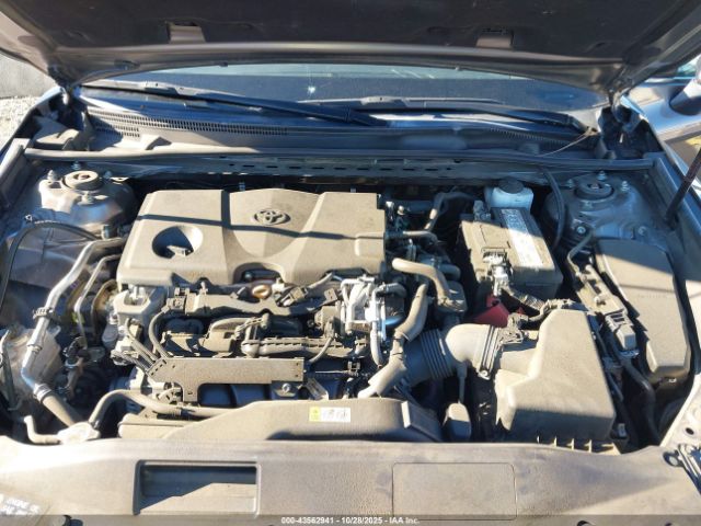 Toyota Camry Le Image 16