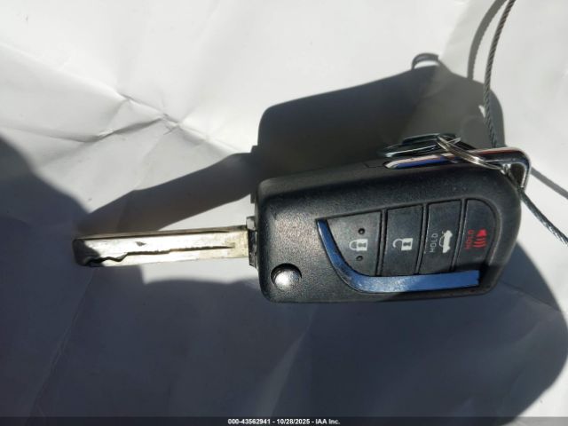 Toyota Camry Le Image 6