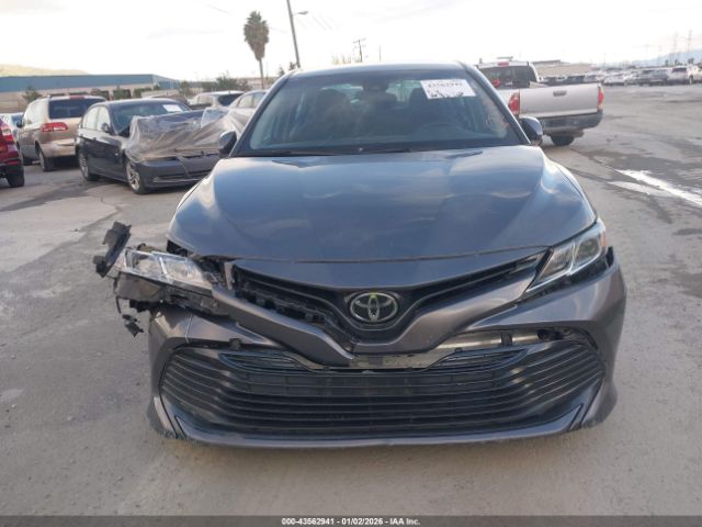 Toyota Camry Le Image 3