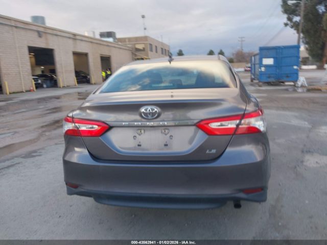 Toyota Camry Le Image 2