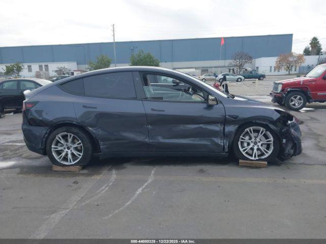 Tesla Model Y Image 12