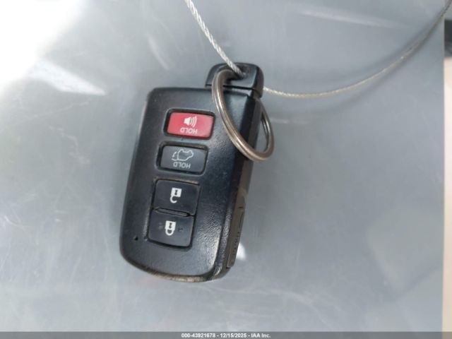 Toyota RAV4 Limited Image 12