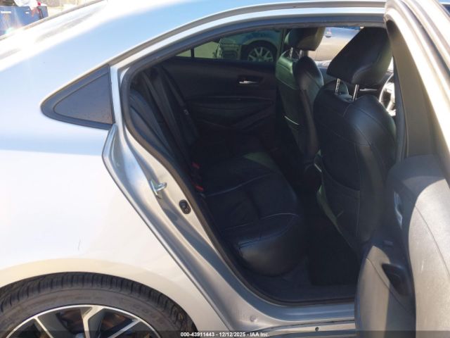 Toyota Corolla Se Image 5