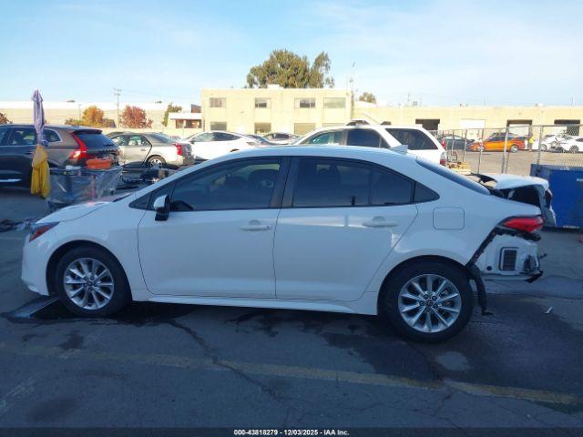 Toyota Corolla Le Image 8